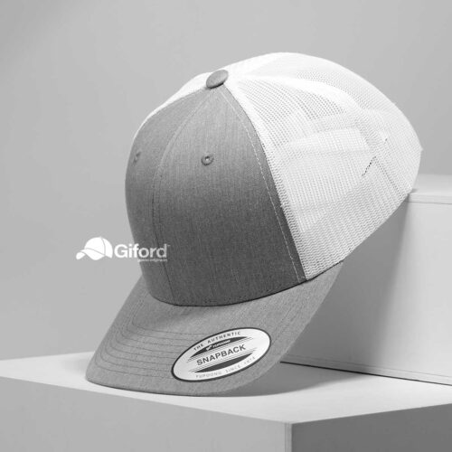 01-YP-CLASSICS®-RETRO-TRUCKER-CAP-Gris-claro-blanco YP Classics® Trucker – Gris con blanco