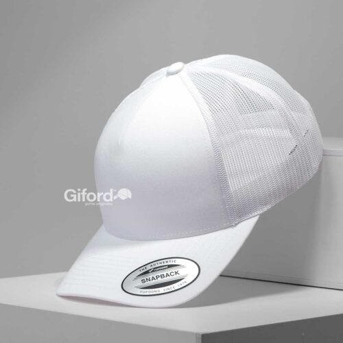 La YP Classics® Retro Trucker combina estilo clásico y comodidad superior en una gorra estructurada de 5 paneles con perfil medio. Sus paneles traseros de malla ofrecen máxima ventilación, mientras la visera Permacurv® con 8 costuras y el cierre snapback ajustable garantizan ajuste perfecto y durabilidad. Fabricada en mezcla de poliéster y algodón, es ideal para personalizar con tu marca o diseño. Cómoda, resistente y con excelente presentación — la elección perfecta para quienes buscan calidad y estilo en una sola gorra.