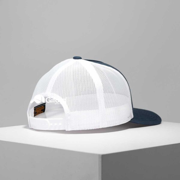 YP Classics® Trucker – Azul marino con blanco