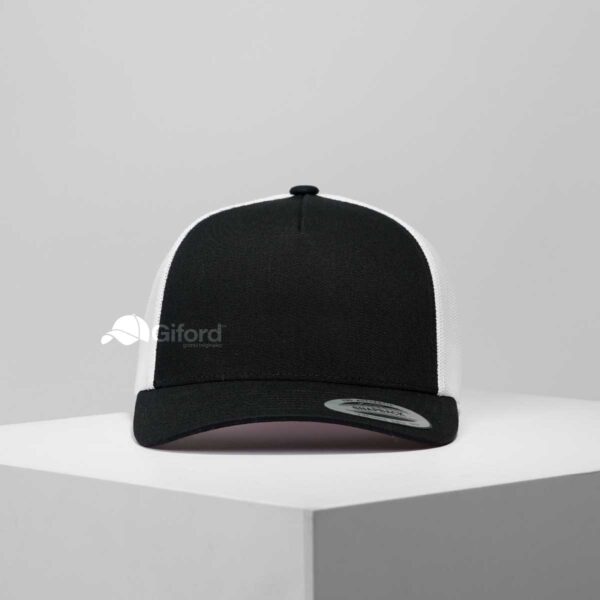 YP Classics® Trucker – Negro con blanco