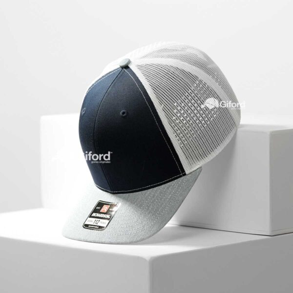 Richardson –RGAB– Gris con azul marino y blanco